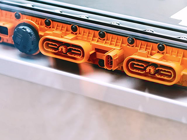 A detailed view of a plug connection used in the assembly of lithium-ion battery packs for motor vehicles.